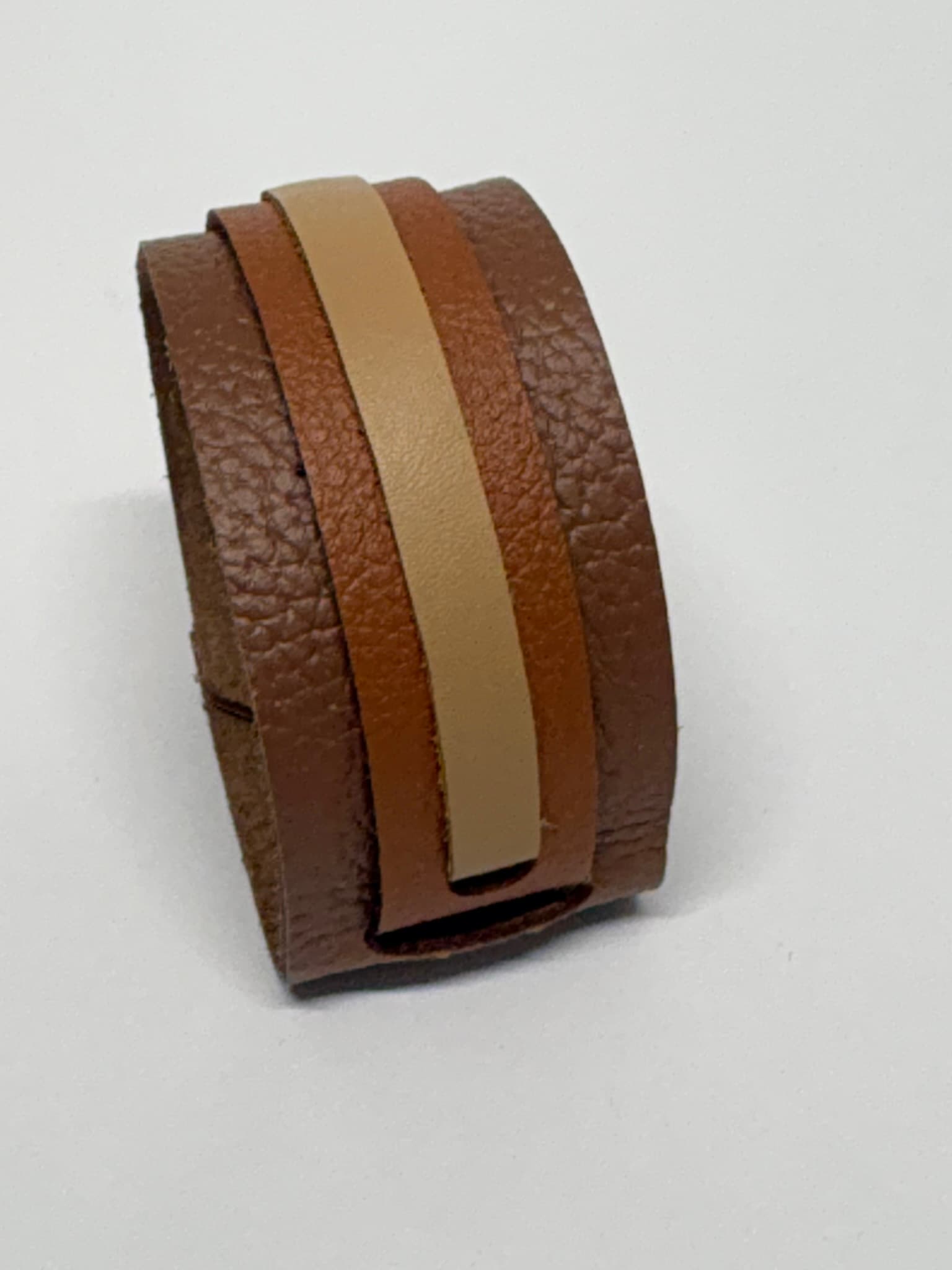 Courage Bracelet de cuero camel y mostaza hecho a mano en Barcelona – Mangel Delferri