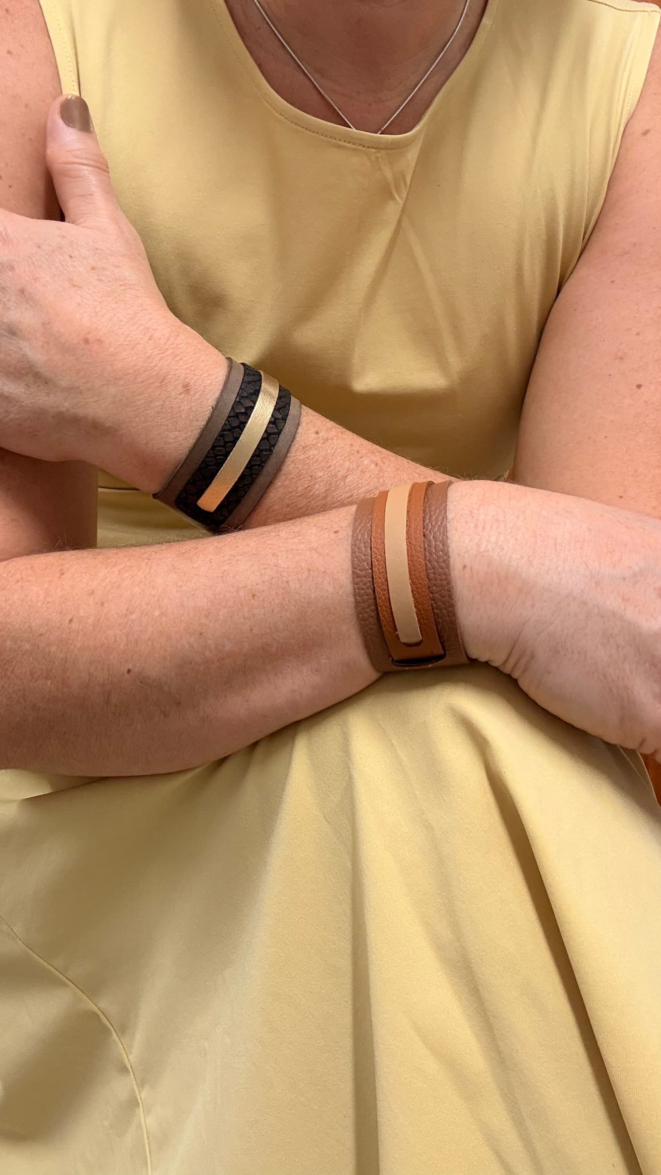 Courage Bracelet. Taupe y dorado