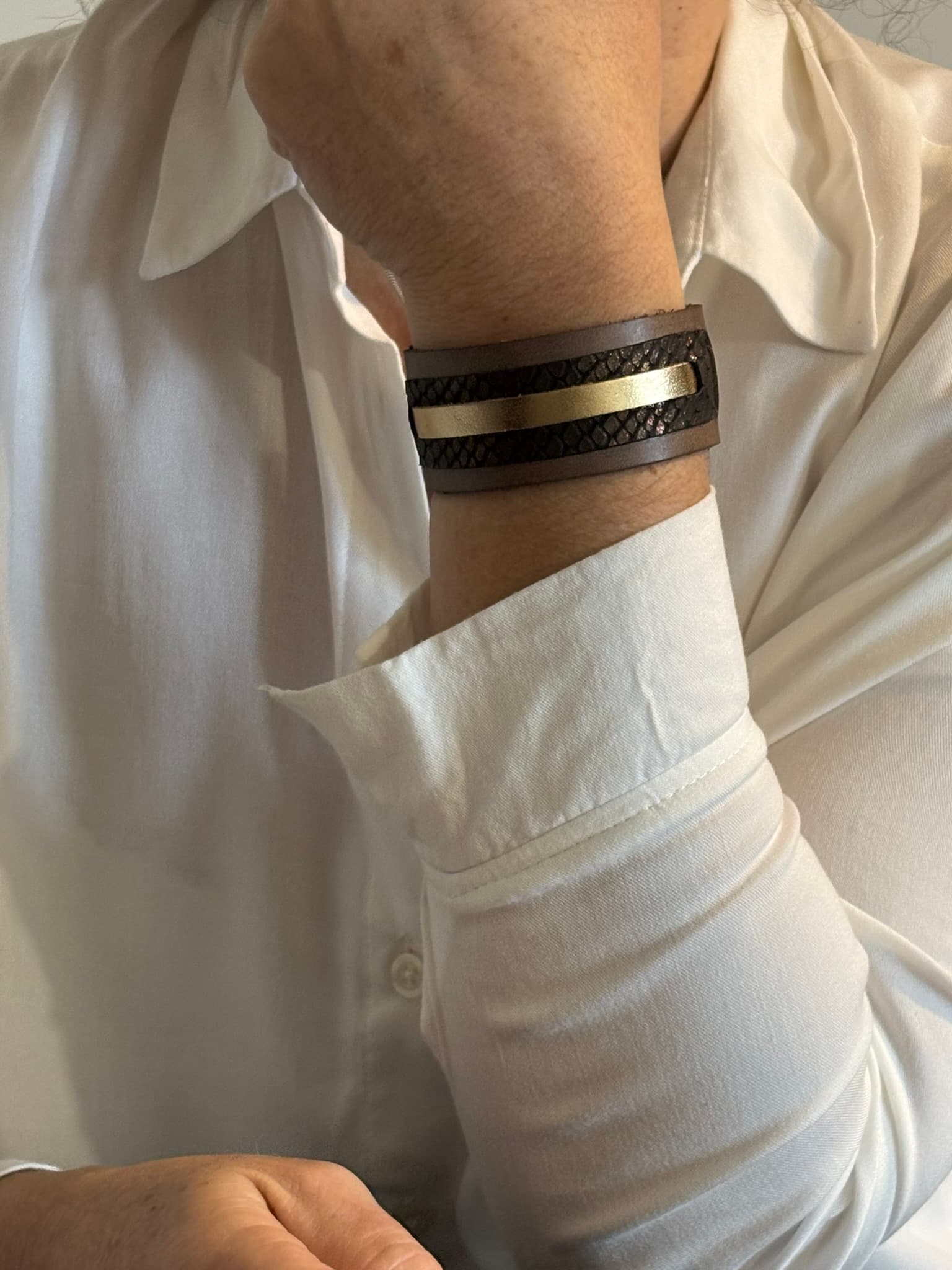 Courage Bracelet. Taupe y dorado