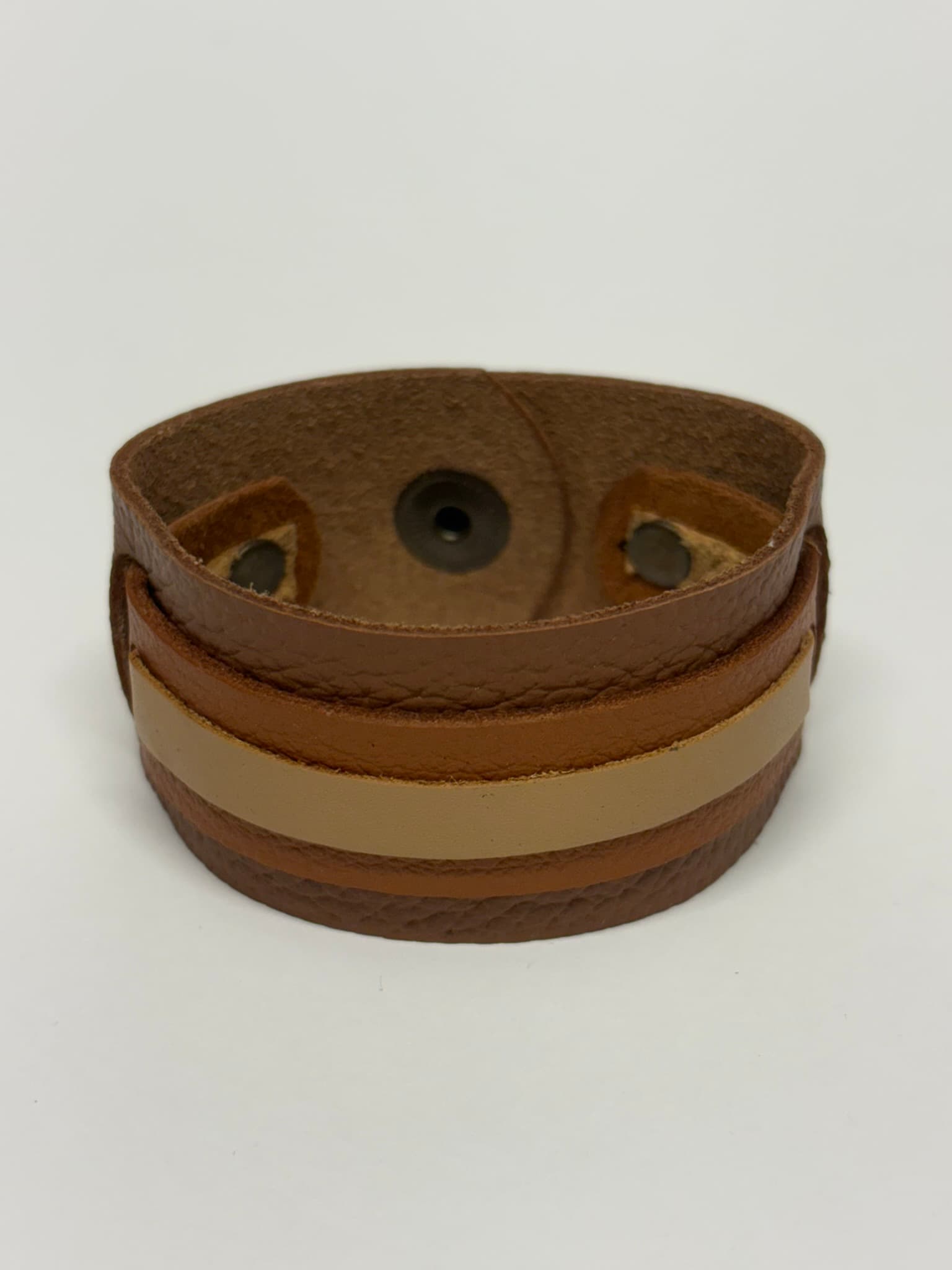 Diseño de autor brazalete camel y mostaza – Virtue Collection Mangel Delferri