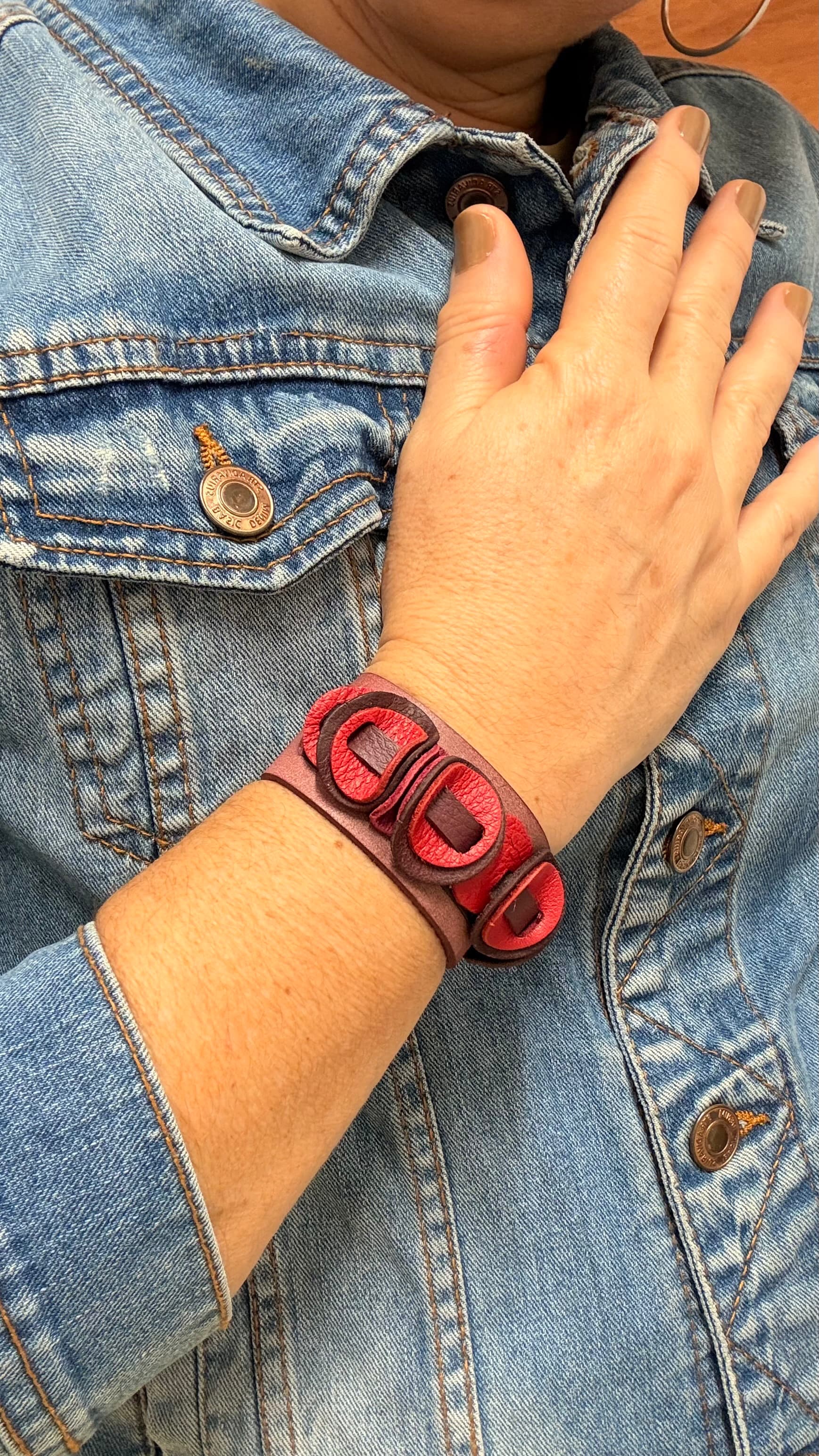 Jolliness Bracelet. Malva y rojos