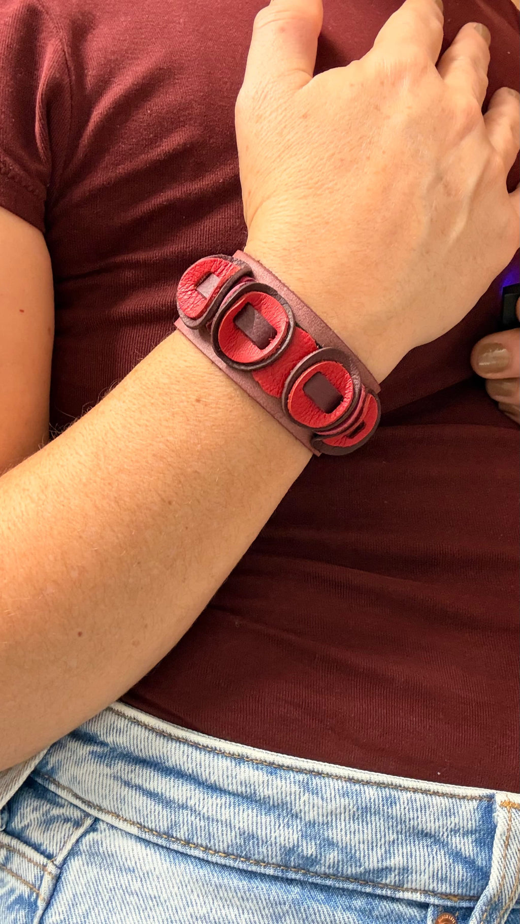 Jolliness Bracelet. Malva y rojos