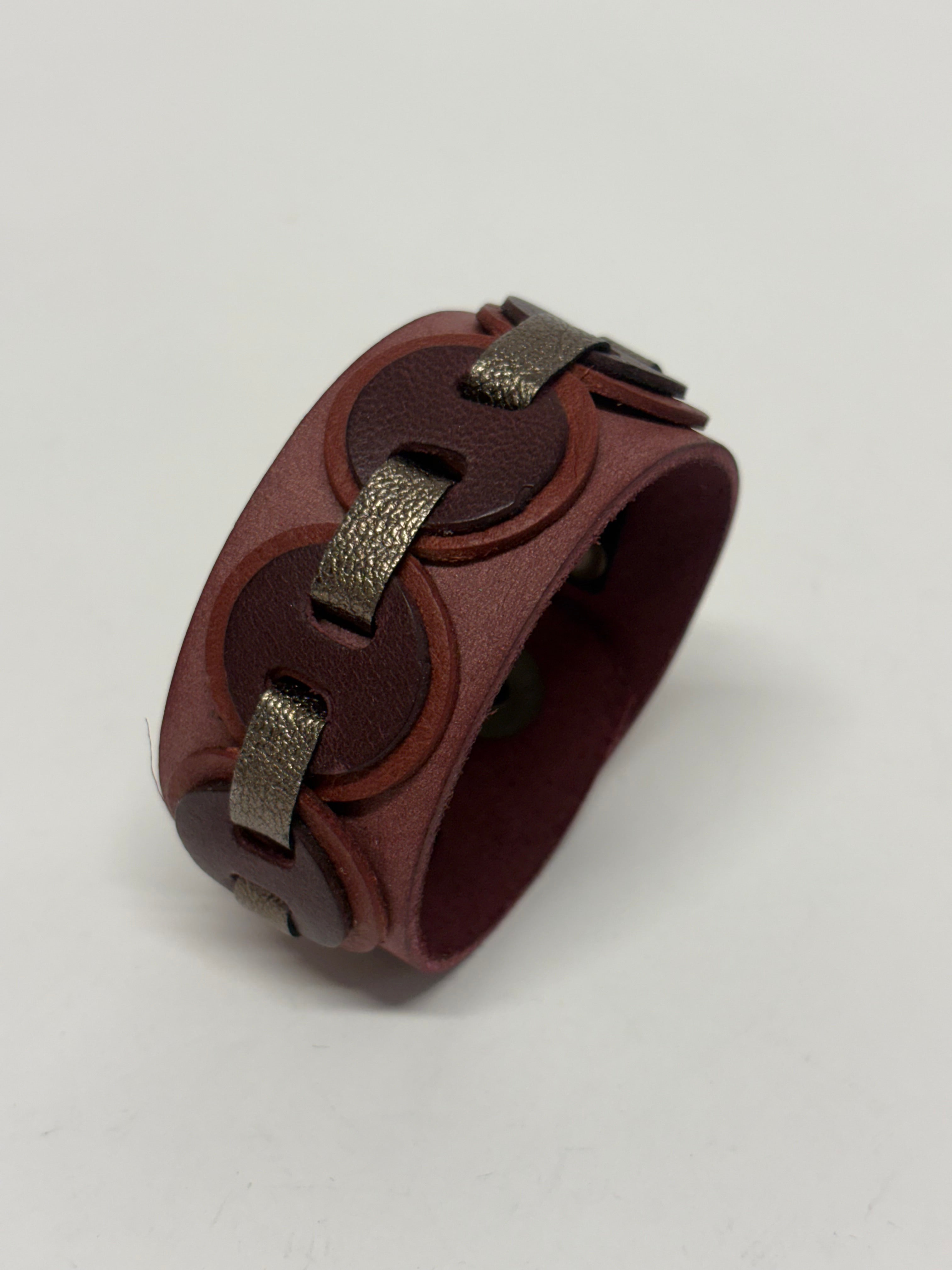 Kindness Bracelet de cuero malva y vino hecho a mano en Barcelona – Mangel Delferri